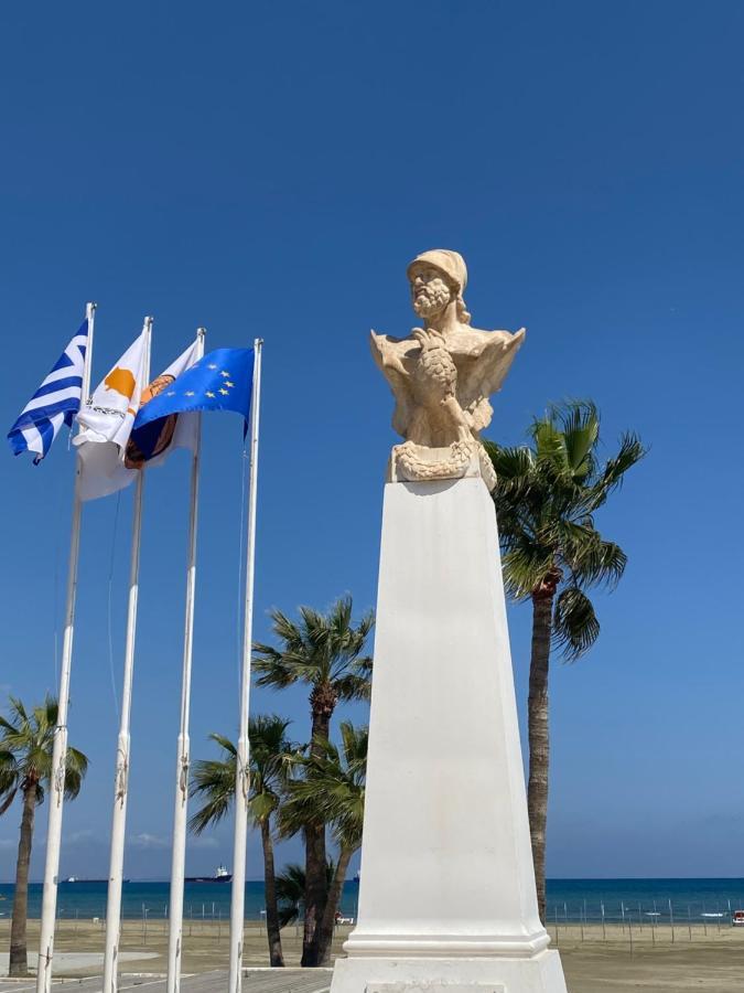 Larnaca Beach Apartment 1A Buitenkant foto