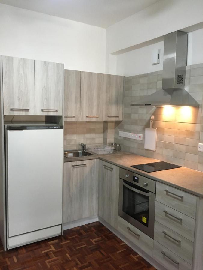 Larnaca Beach Apartment 1A Buitenkant foto