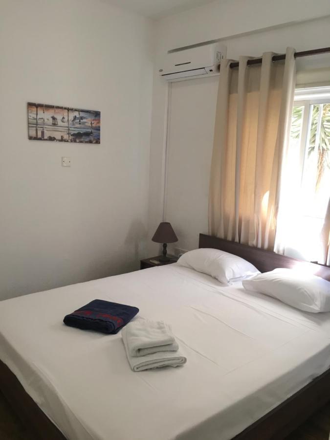 Larnaca Beach Apartment 1A Buitenkant foto