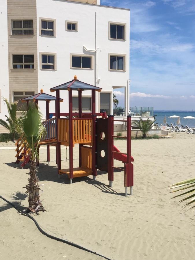 Larnaca Beach Apartment 1A Buitenkant foto