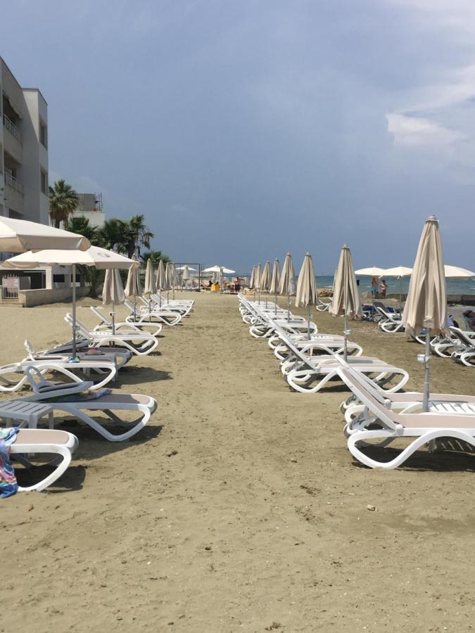 Larnaca Beach Apartment 1A Buitenkant foto