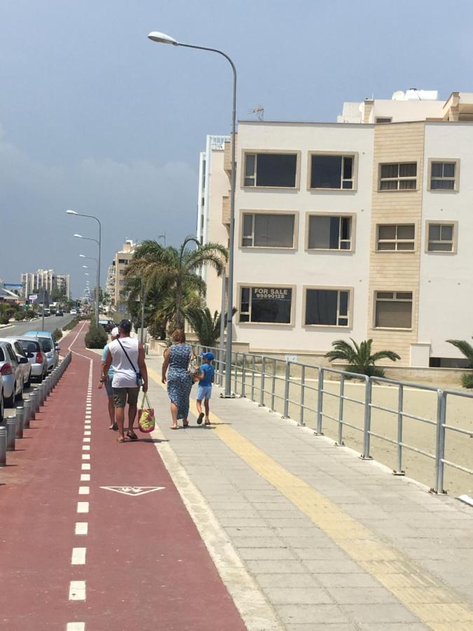 Larnaca Beach Apartment 1A Buitenkant foto