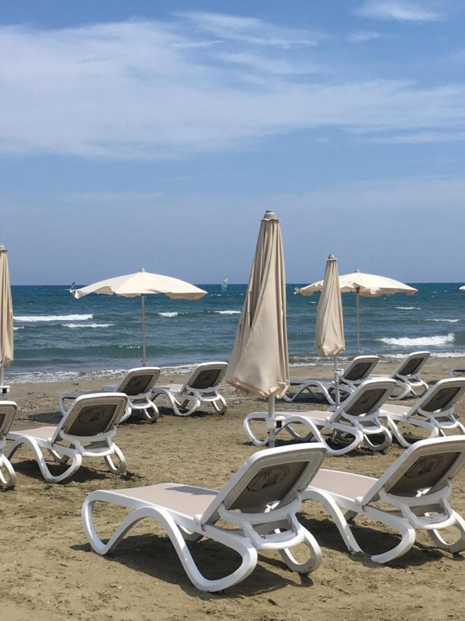 Larnaca Beach Apartment 1A Buitenkant foto